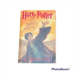 Harry Potter and the Deathly Hallows by JK Rowling